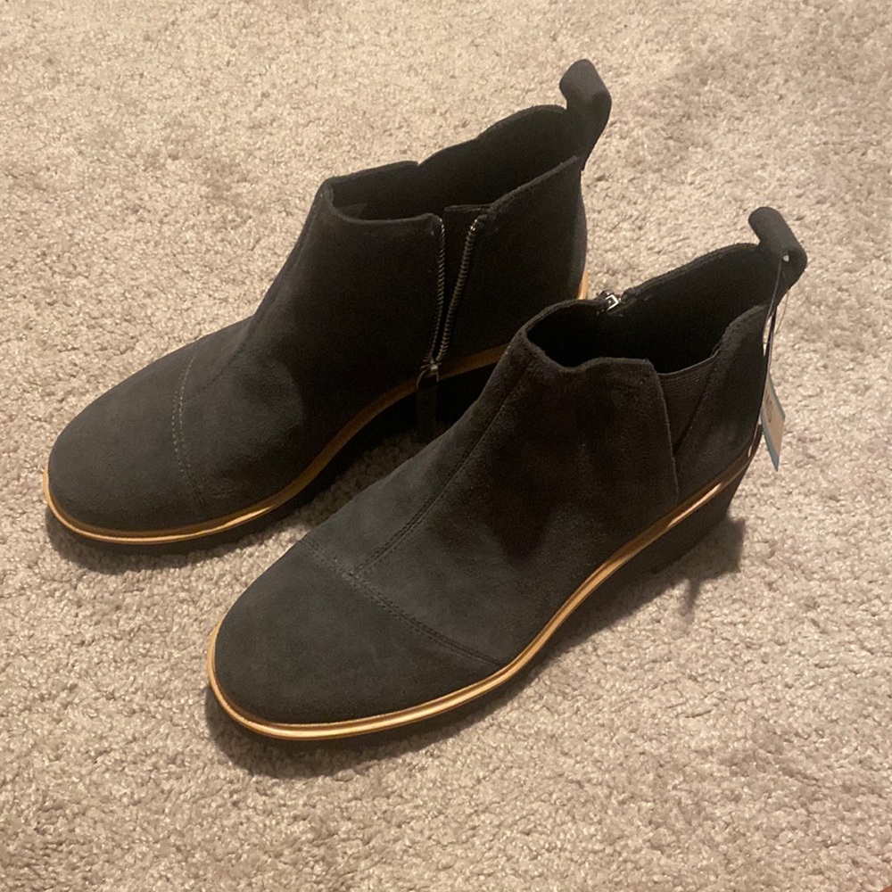 Brand new Tom’s booties